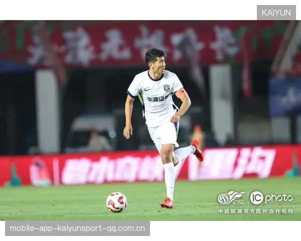 武汉三镇一次精准传递几乎直接造成破门:场上智慧映照场下协作之美 武汉三镇一次精准传递几乎直接造成破门:场上智慧映照场下协作之美