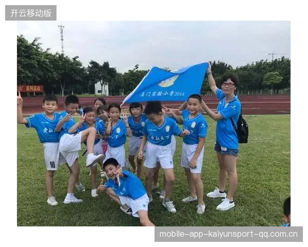 足球小将的勇敢瞬间：庆祝动作背后的水花奇遇